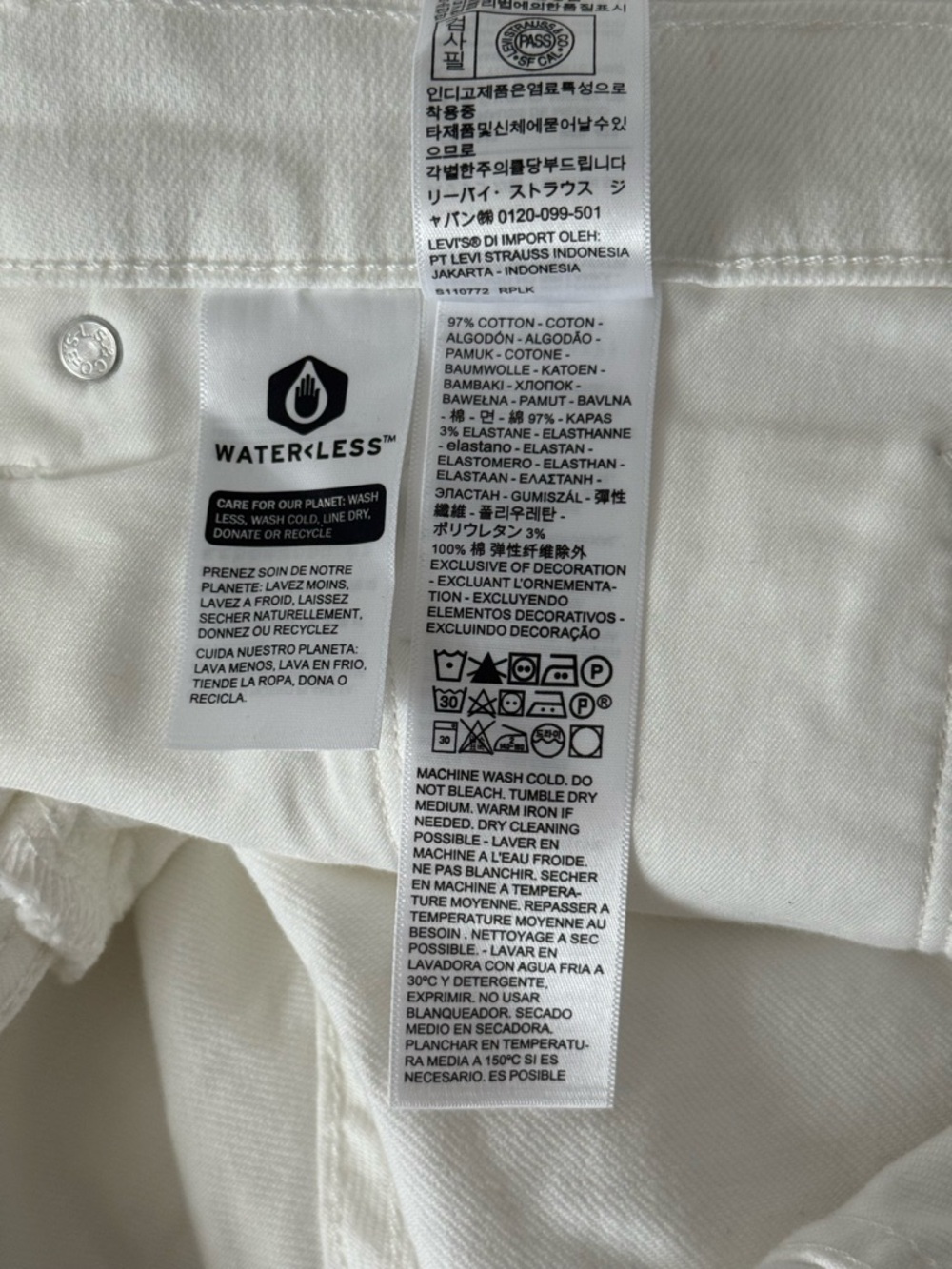 LEVI’S Classic Bermuda Shorts White Size 26W NEW - Picture 9 of 10